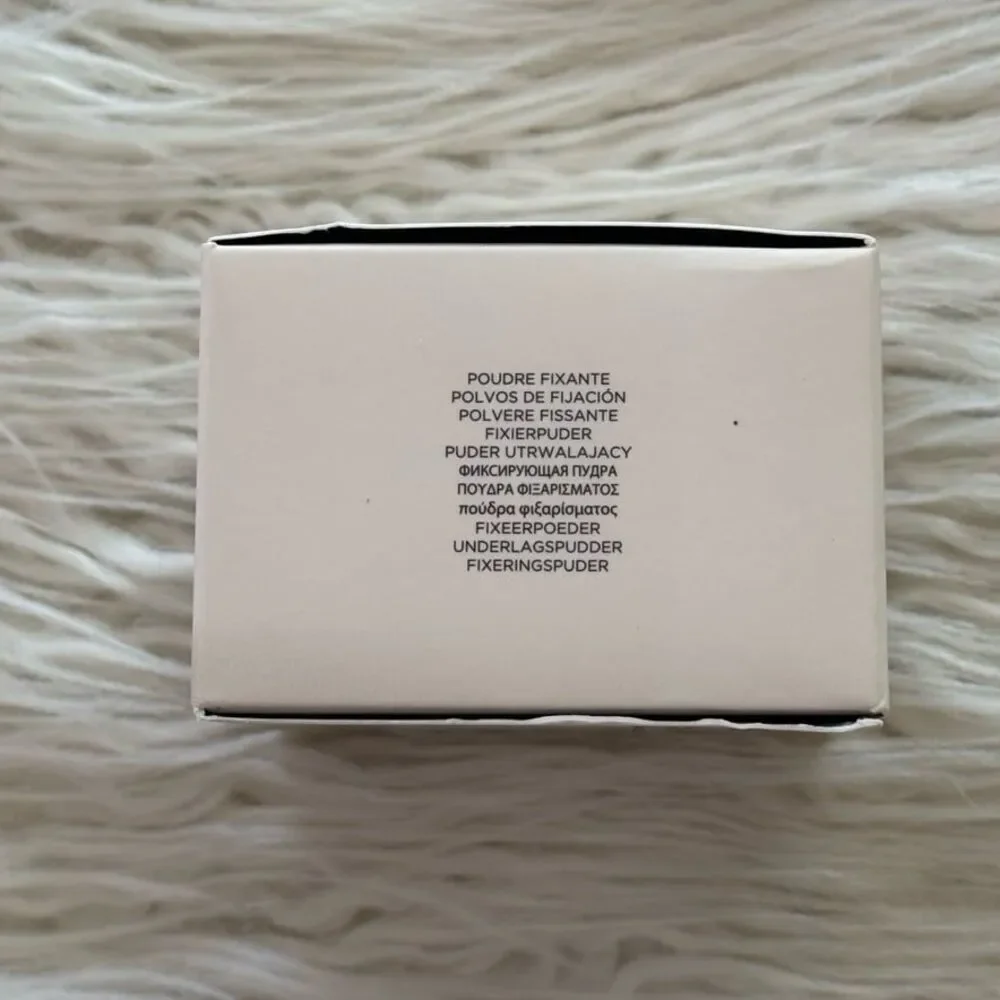 Laura Mercier Ultra Blur Longwearing Translucent Loose Setting Powder Honey